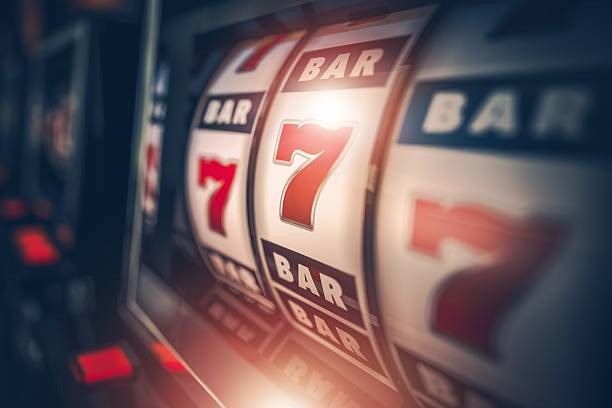 Teen Patti betting action sequence: fold button, raise slider, pot update, opponent reactions